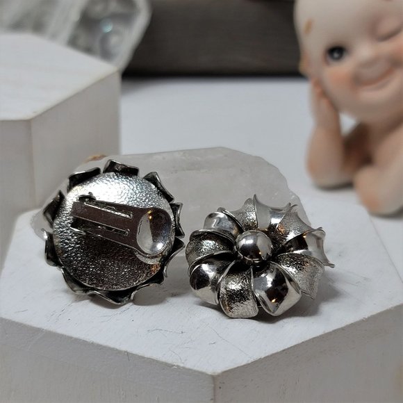Vintage Silverton Flower Earrings Clip On Beautiful - Picture 4 of 6